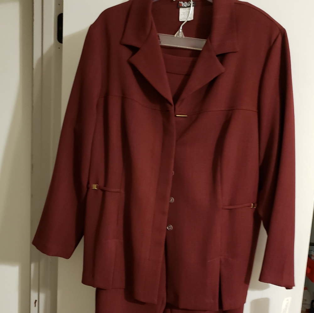 Woman's suit, Woman's business suit